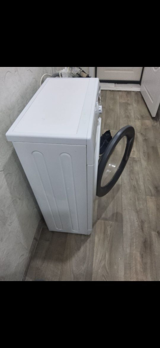 Продам стиральную машину  Ariston.