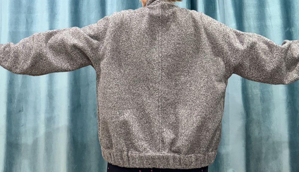 Продам бомбер,ZARA