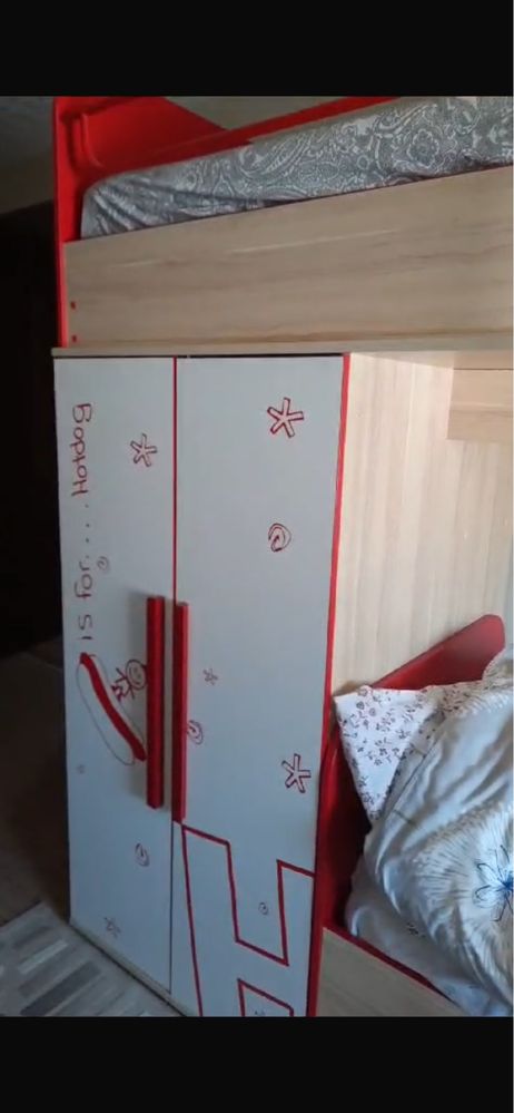 Продам двухъярусную кровать с шкафом