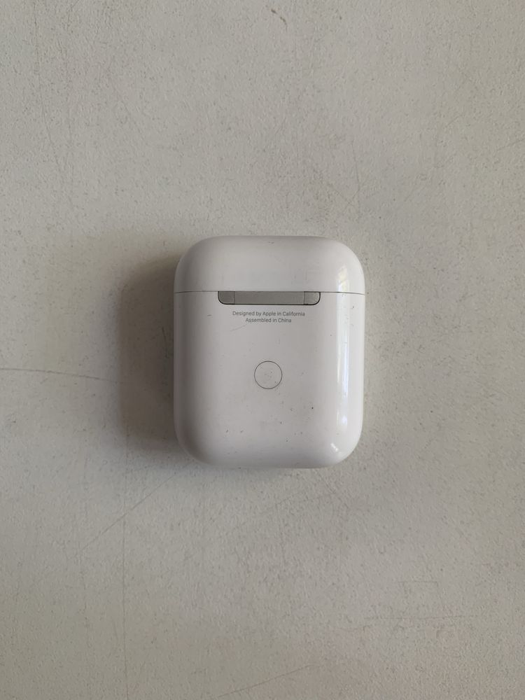 Кейс Apple airpods 2 с беспроводной зарядкой.