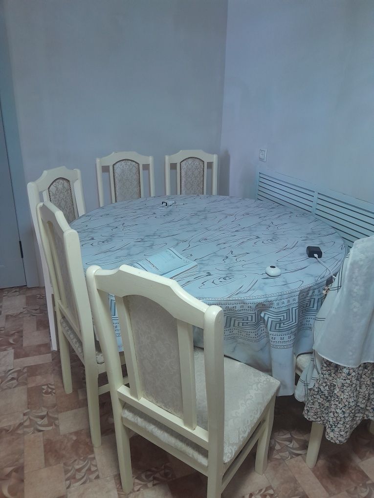 Круглый стол диаметр130см в комплекте 6 стульев