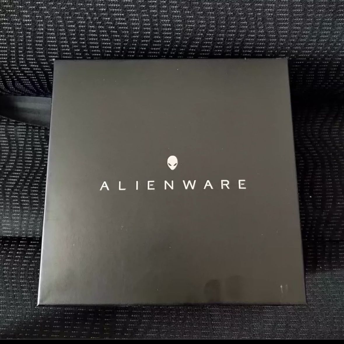 Кепка alienware  .