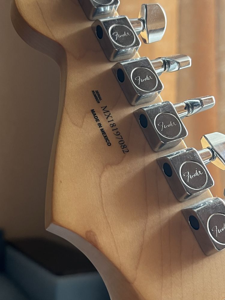 Продам электро гитару Fender Stratocatster Player
