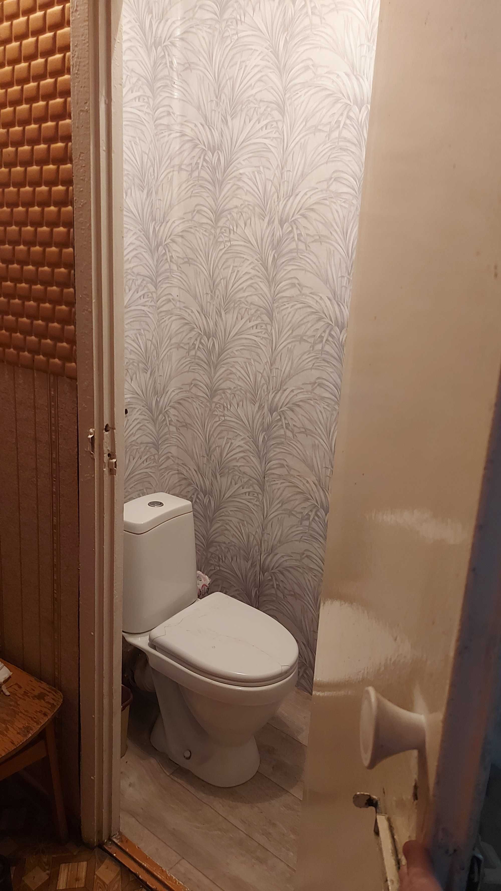 продам 4-ёх комнатную квартиру, Алматы,Аксай-3а, д.63. НЕ угловая