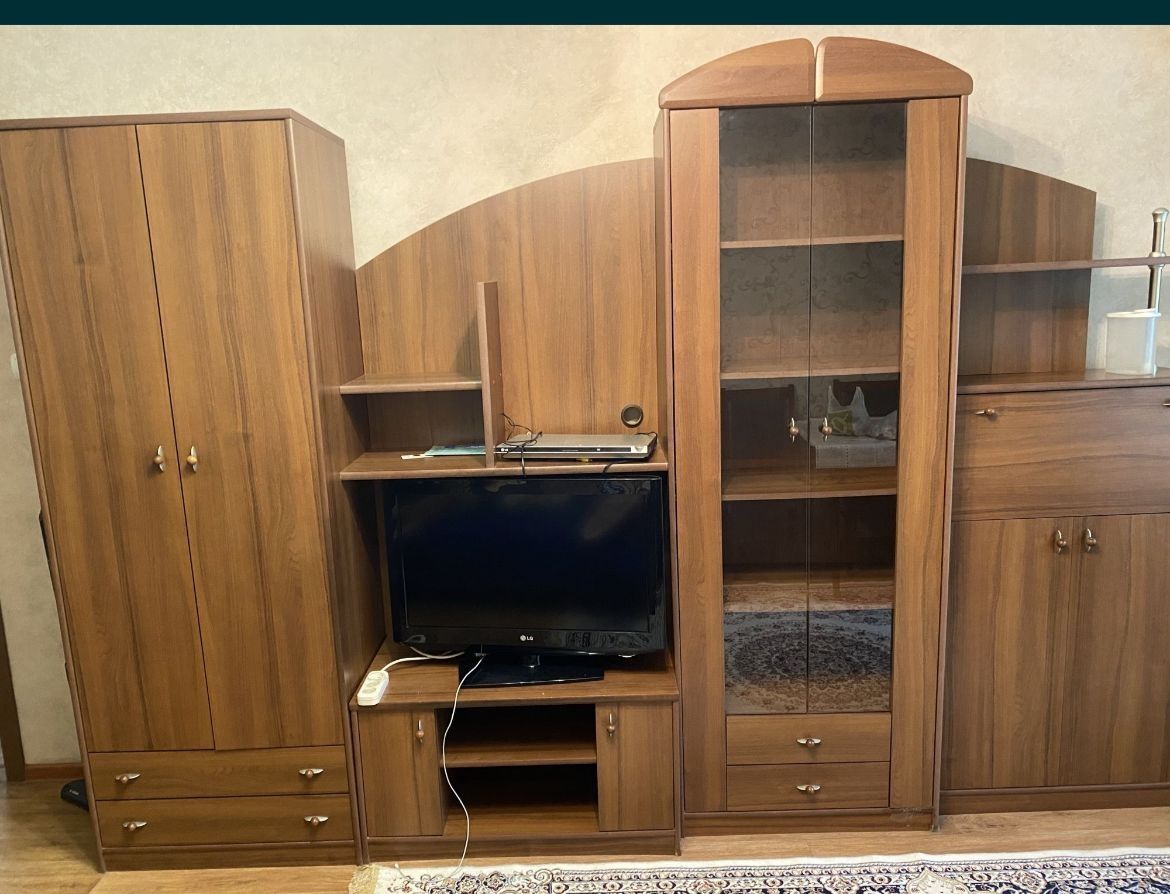 Стенка с шкафом плюс еще 1 шкаф подарок