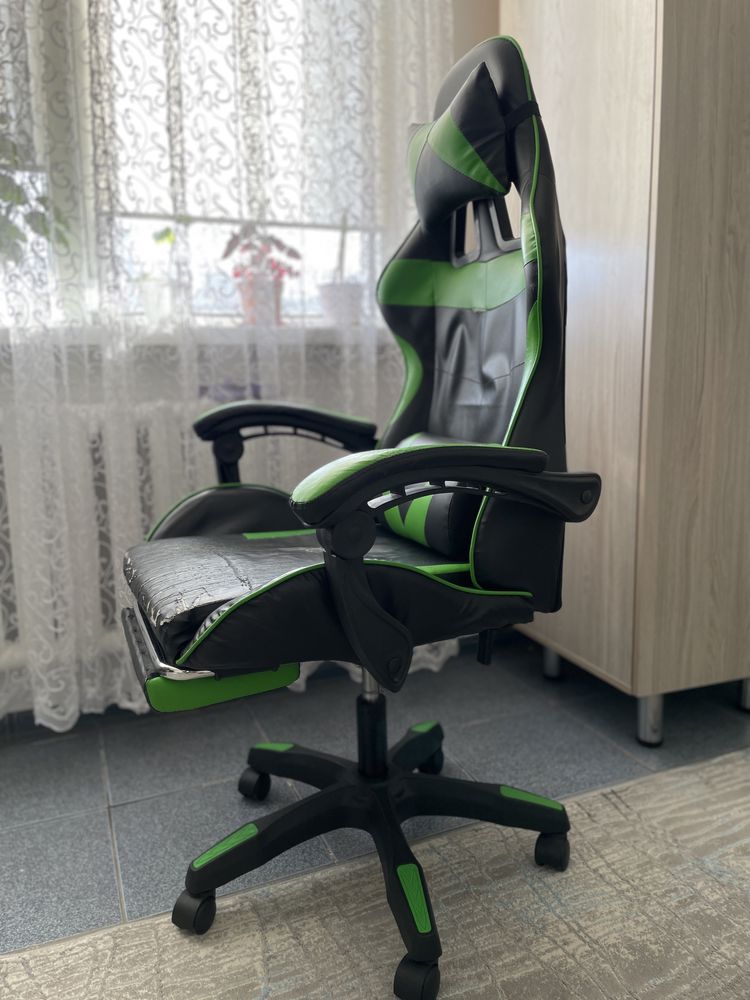 Продам игровое кресло