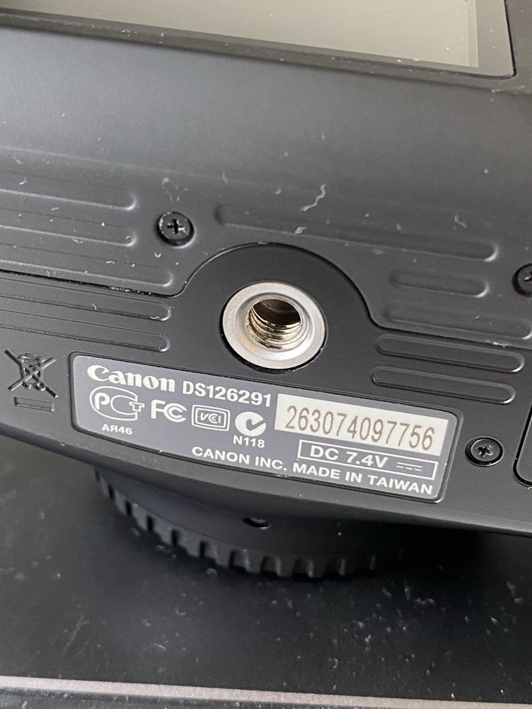 Продаю Canon EOS 1100D + объектив 18-55mm IS II
