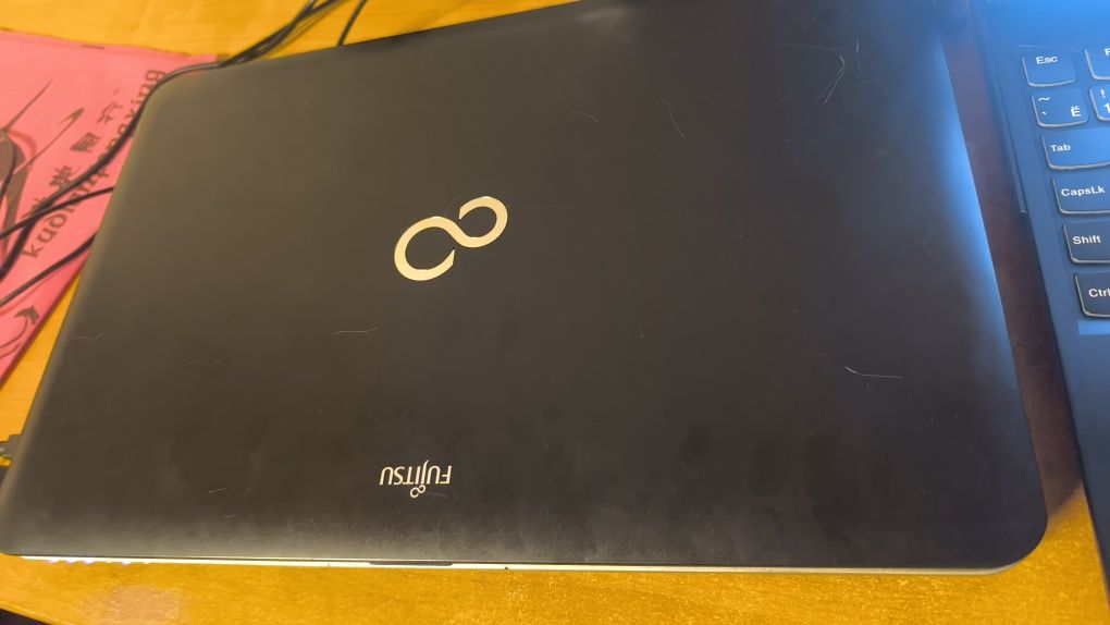 Продам ноутбук fujitsu
