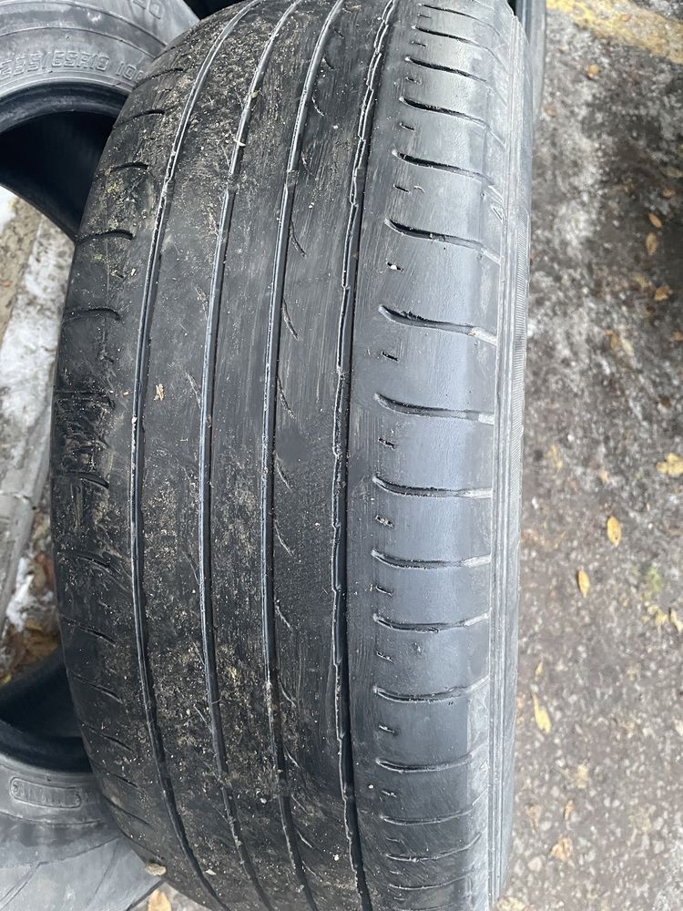 Комплект шин Dunlop 235 65 R18 летние на lexus rx.