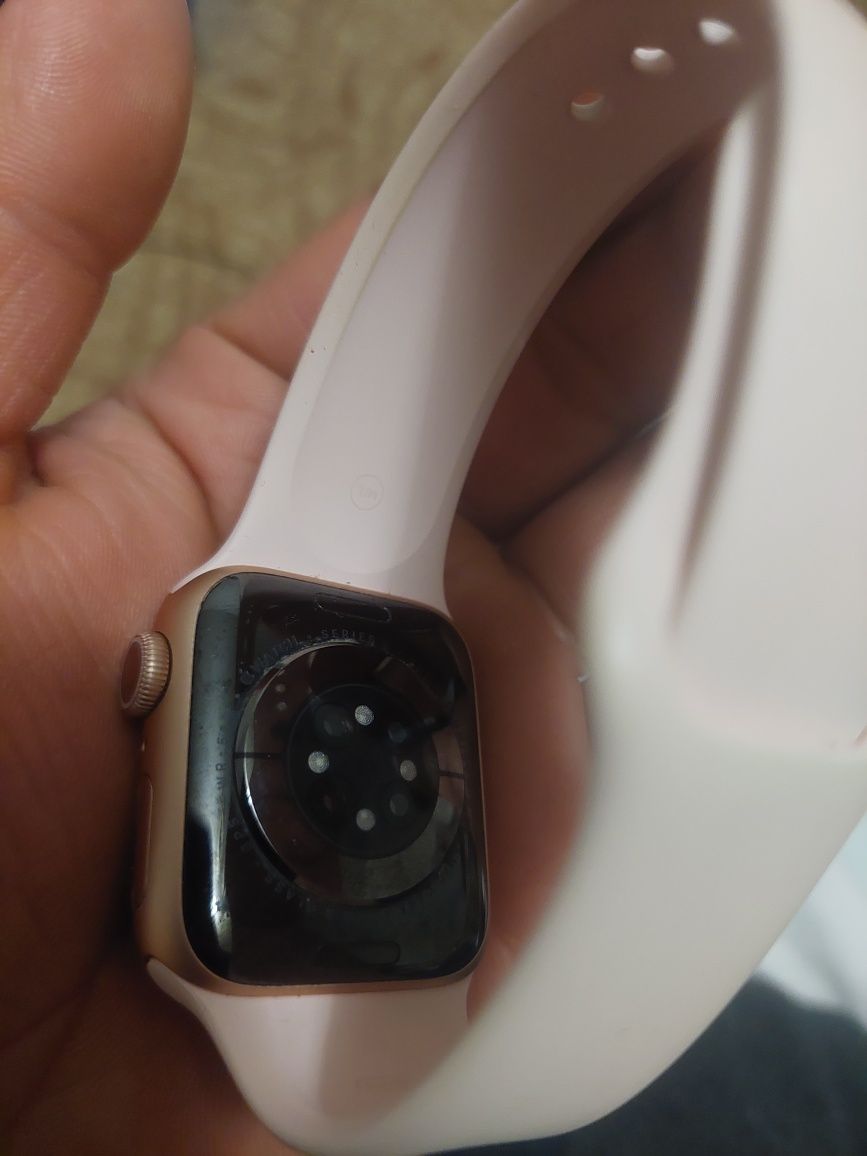 Продаётся Apple watch 6 серии в хорошем состоянии