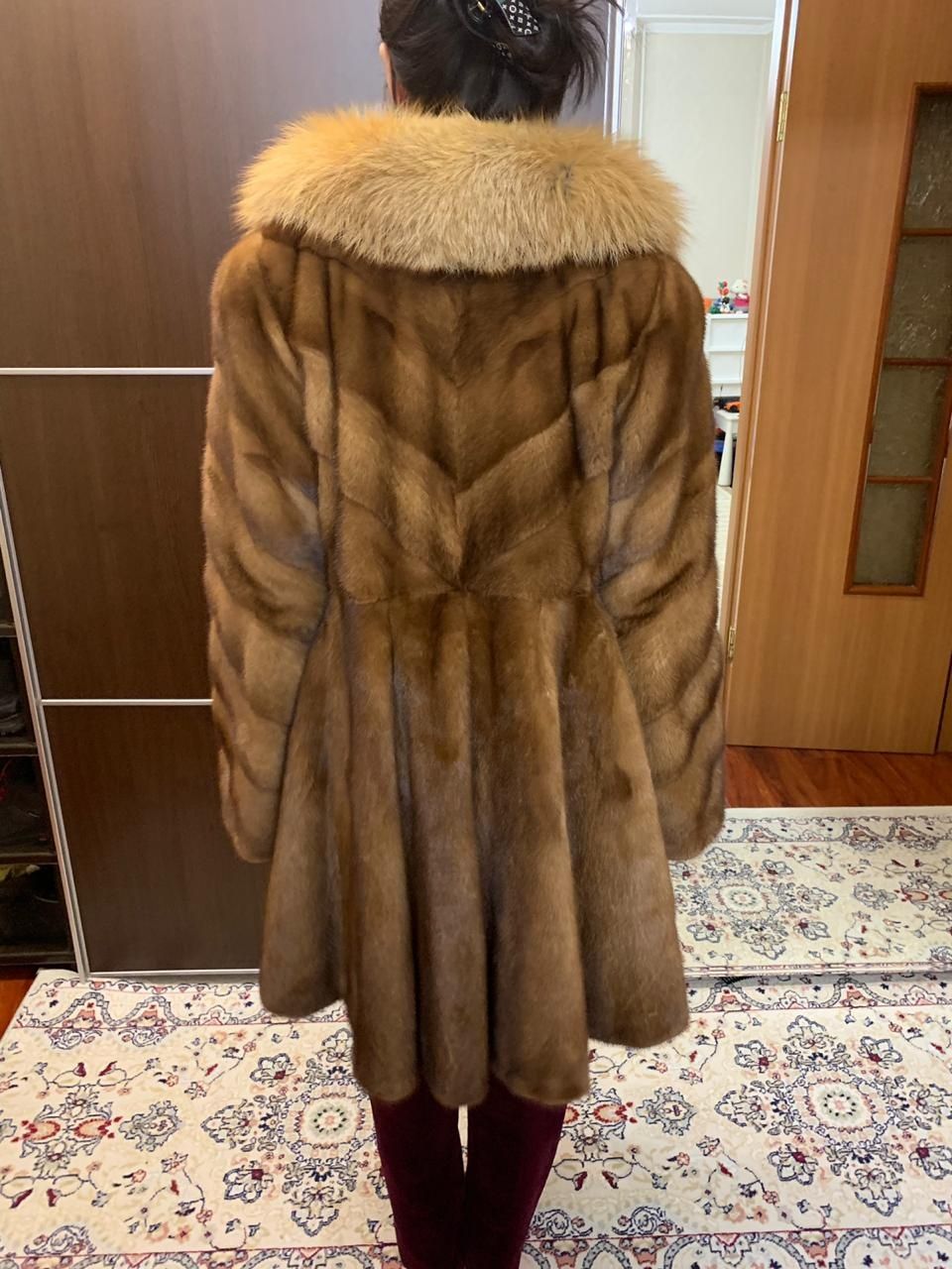 Срочно продам норковую шубу воротник лиса