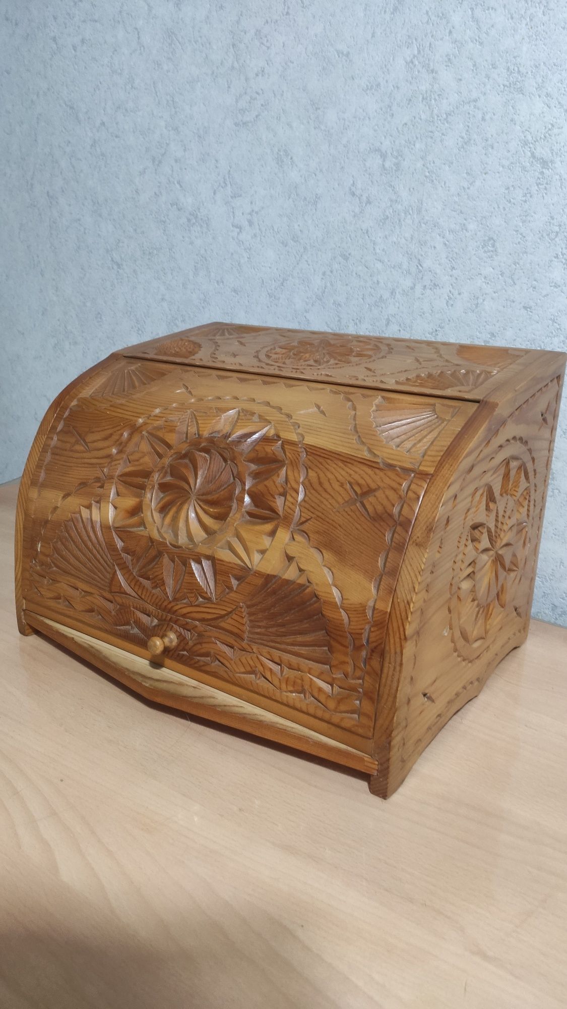 Продам деревяную хлебницу