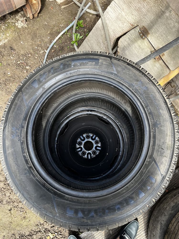 Шины Marshal 205/60 R16 2 шт и 1 шт другой фирмы.