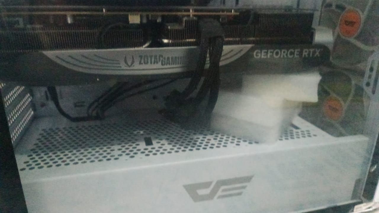 Игровой компьютер RTX4080 i7 13700KF 32gb ОЗУ игровой стол и кресло