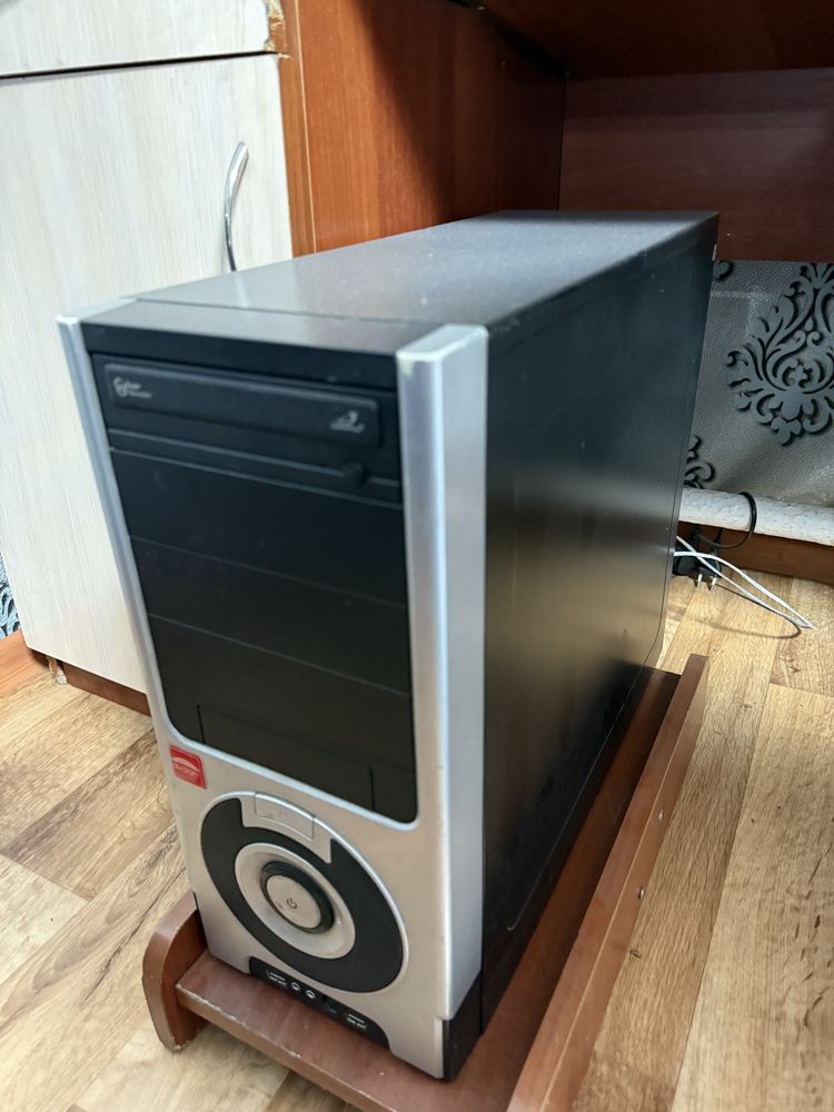 Продам не рабочий компьютер с процессором!!