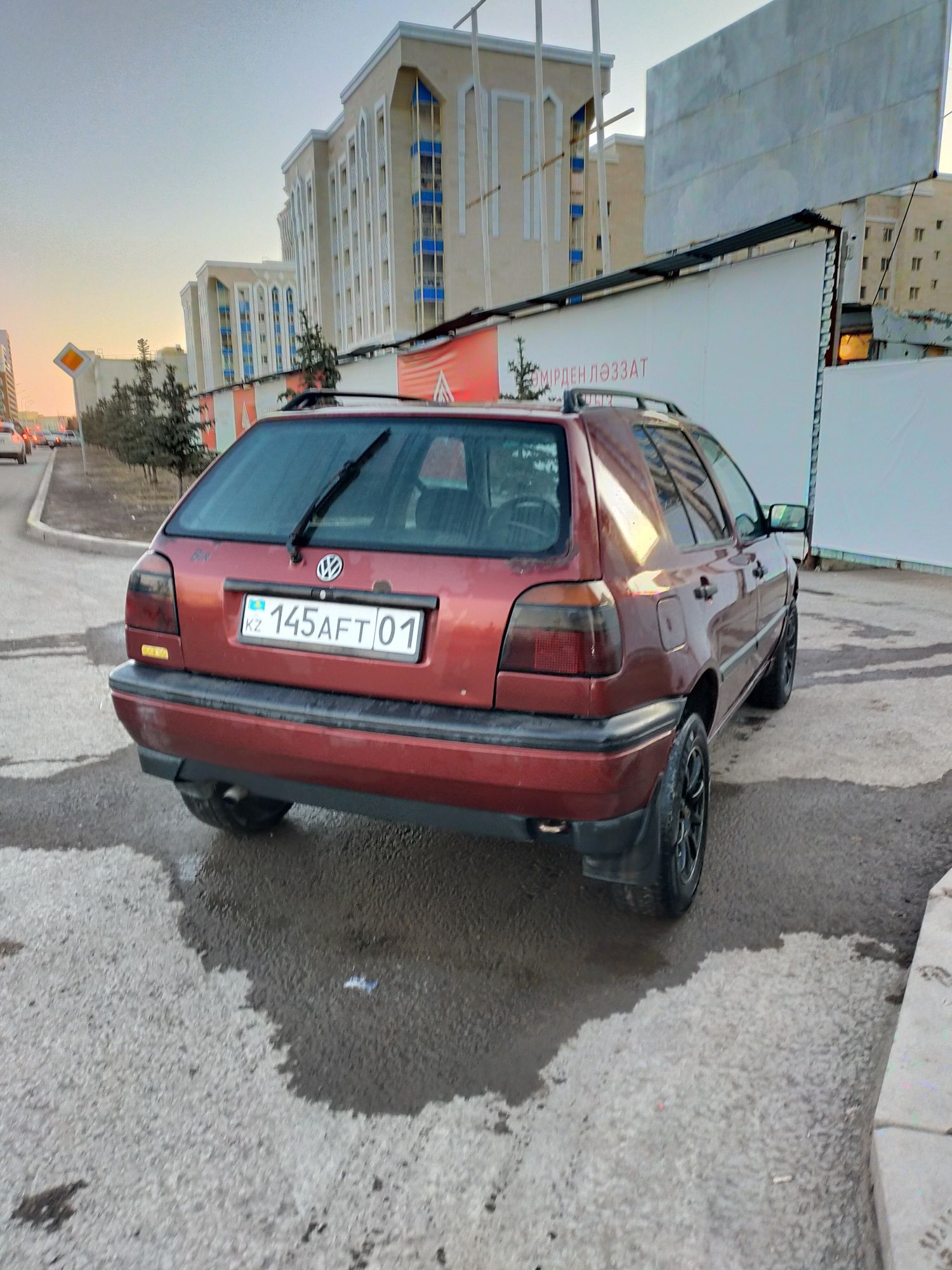 Гольф 3 сатылады. Жүріп тұр. Ходовкаларын жасатып қойдым. Обмен  болад