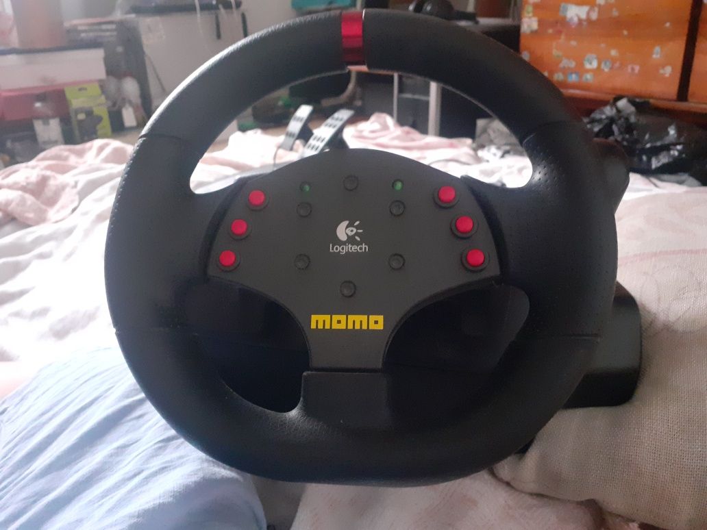 Руль и педали Logitech momo racing