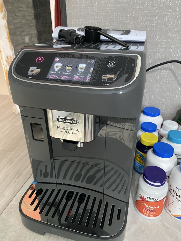 Продам Delonghi Magnifica Plus