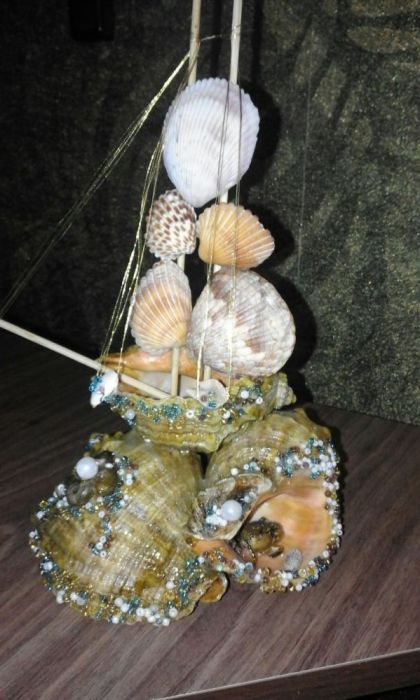 Кораблик из морских ракушек сувенирный