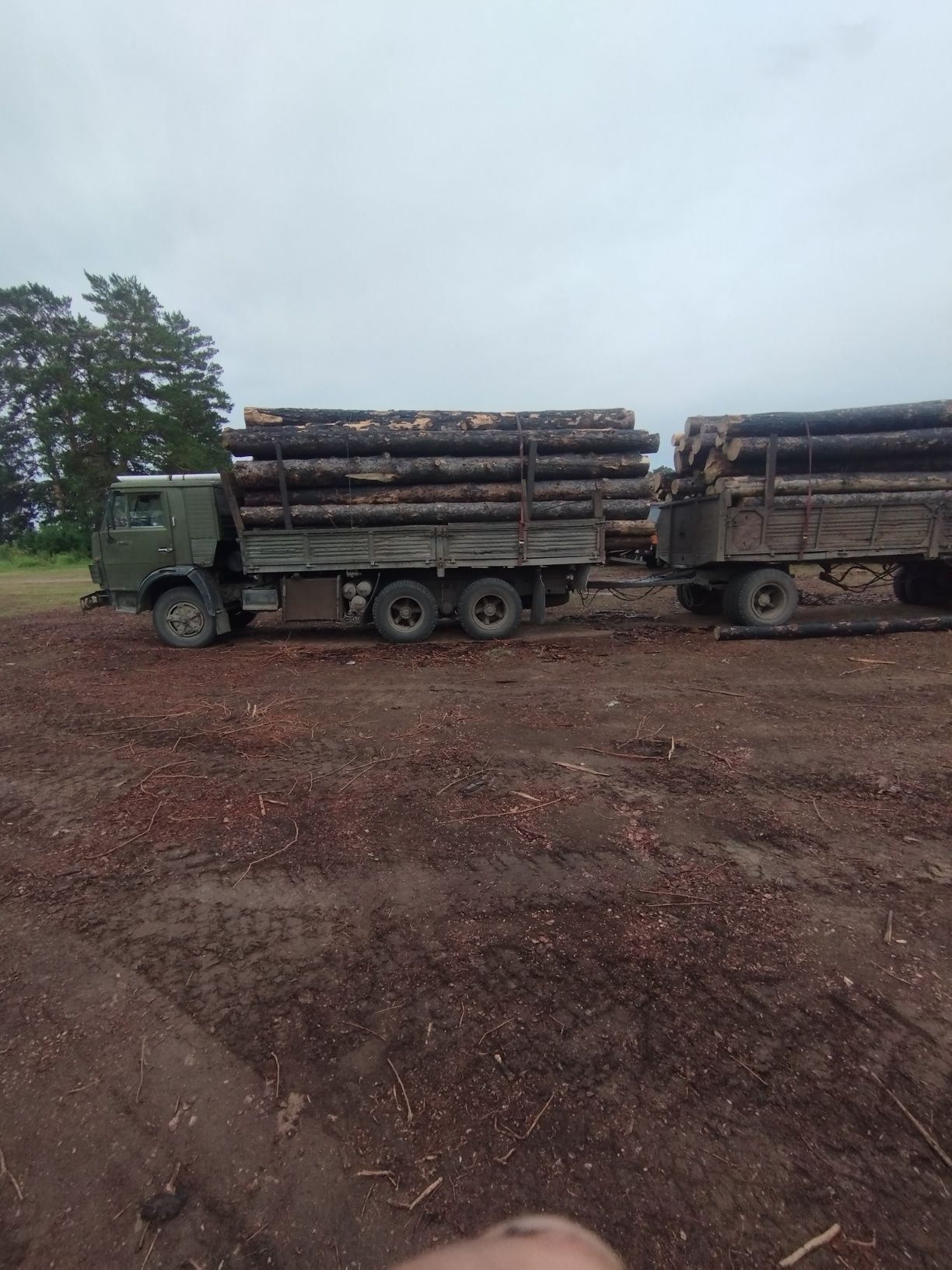 Продам КамАЗ бортовой с прицепом