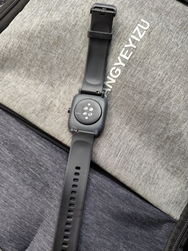 Часы амаз фит  Amazfit про