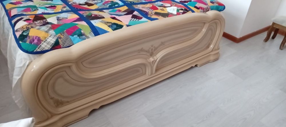 продам кровать и 2 тумбочки