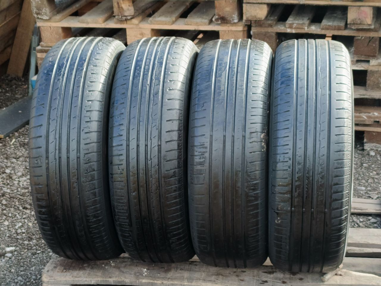 Шины безкамерки комплект 4 шт размер  215/65 R17