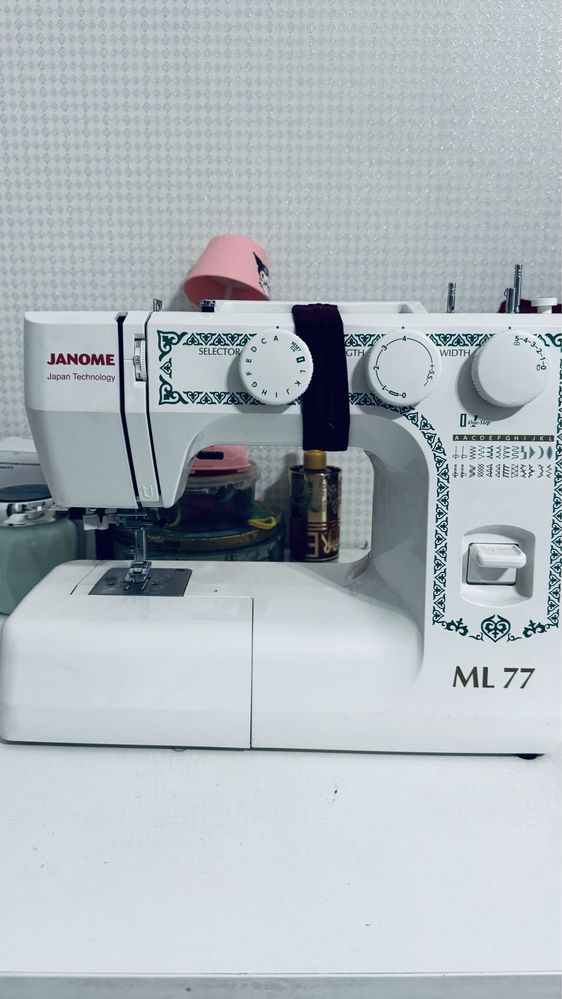 Швейная машина марки Janome ML77