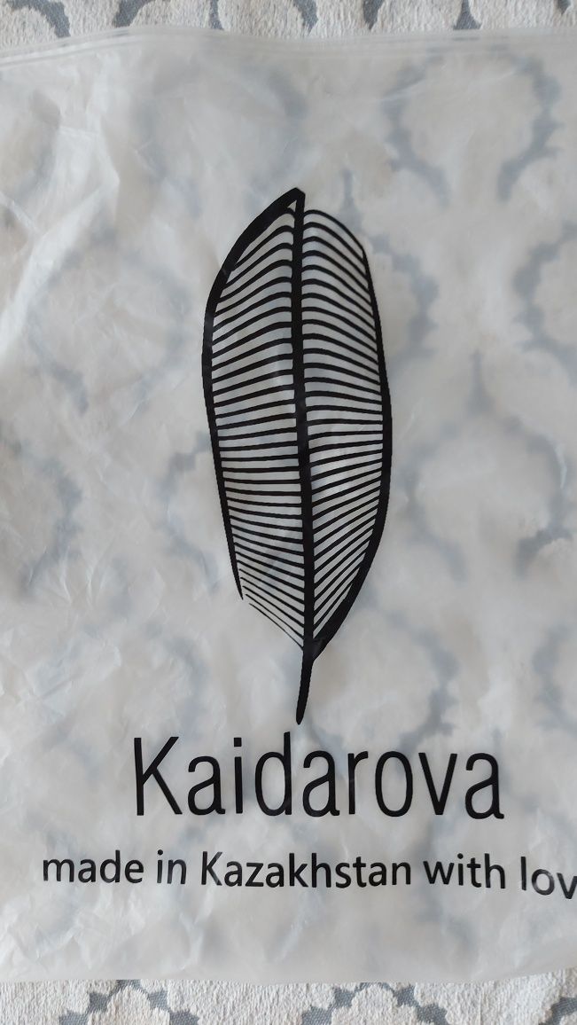 Продам новый свитер из шерсти - марки Кайдарова