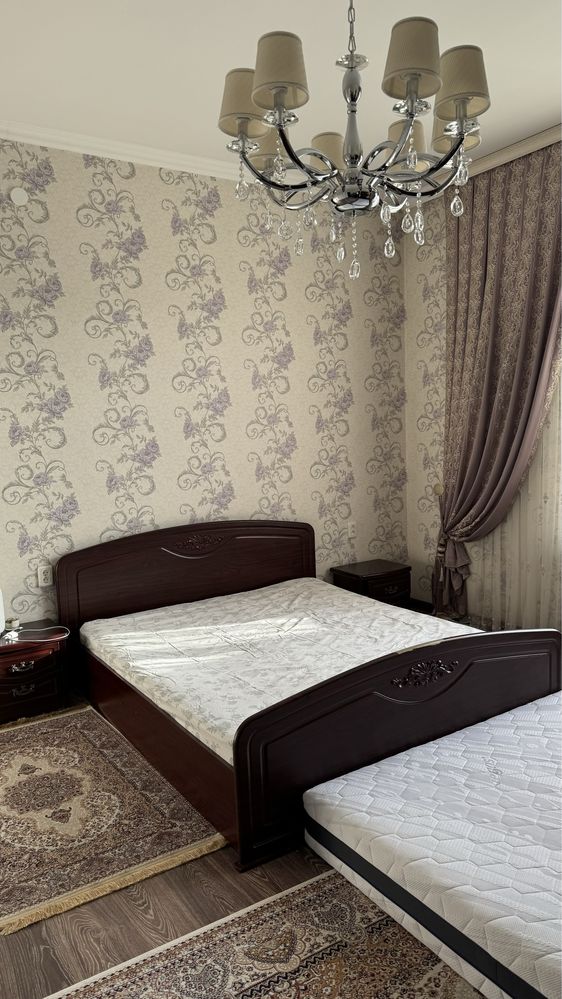 Продается кровать с двумя тумбами