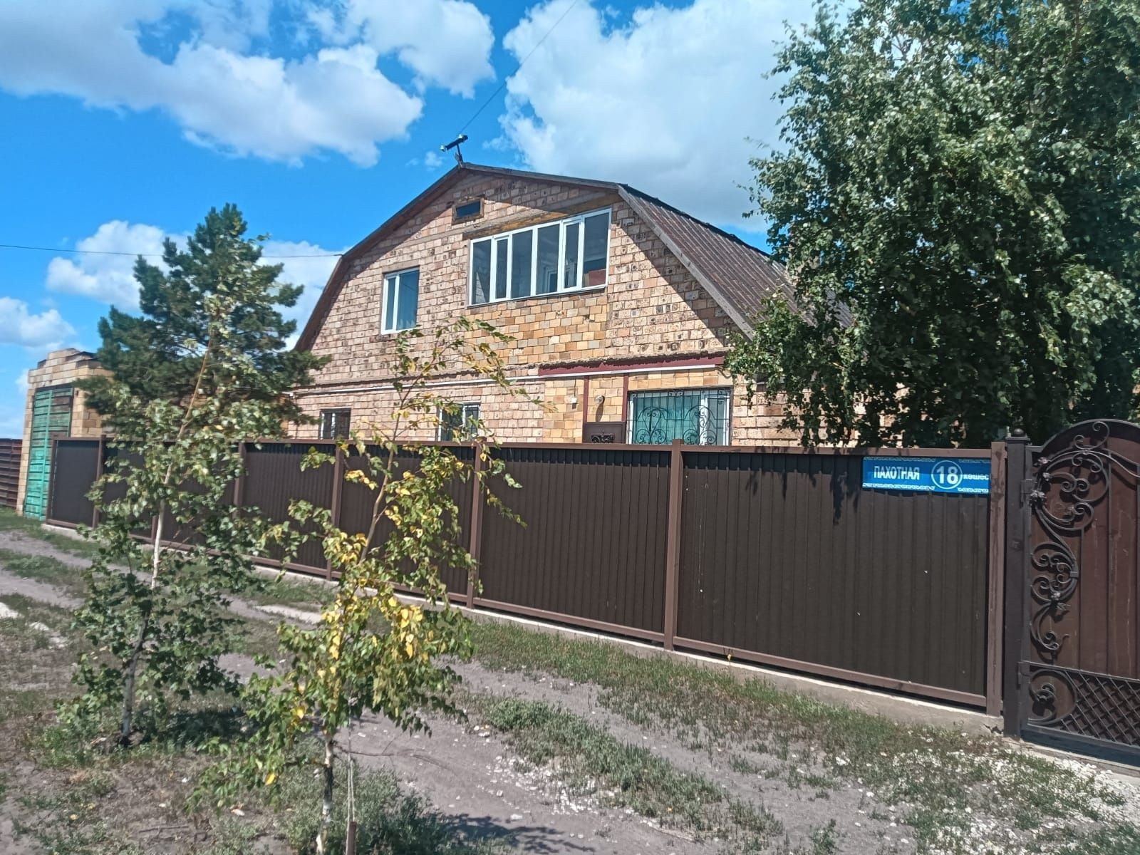 продам двухэтажный дом в поселке новодолинский