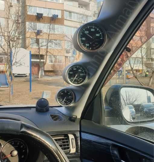 Подиум под датчики на правую стойку Subaru Forester SH