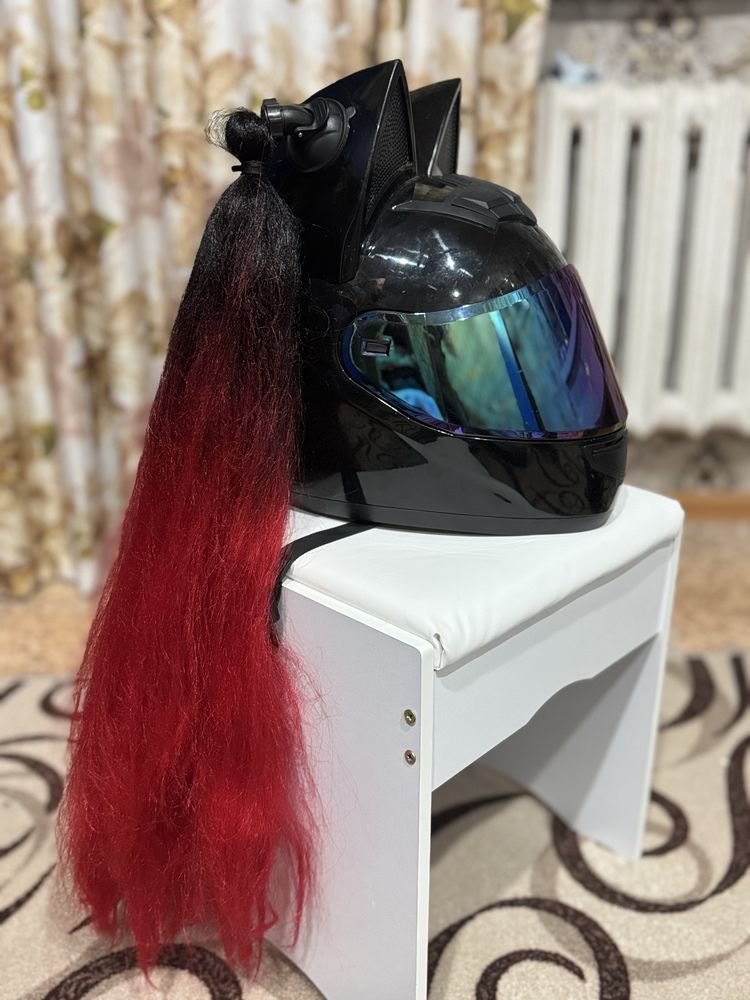 Продам шлем с ушками, косы и перчатки