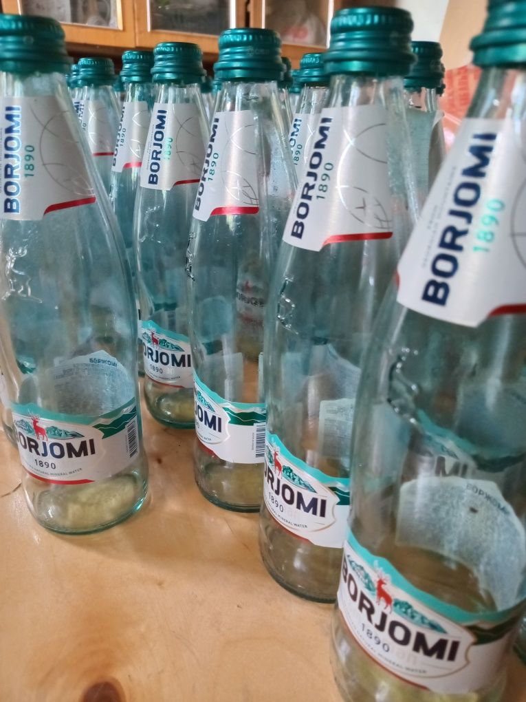 Продам Стеклянные Бутылки от Боржоми