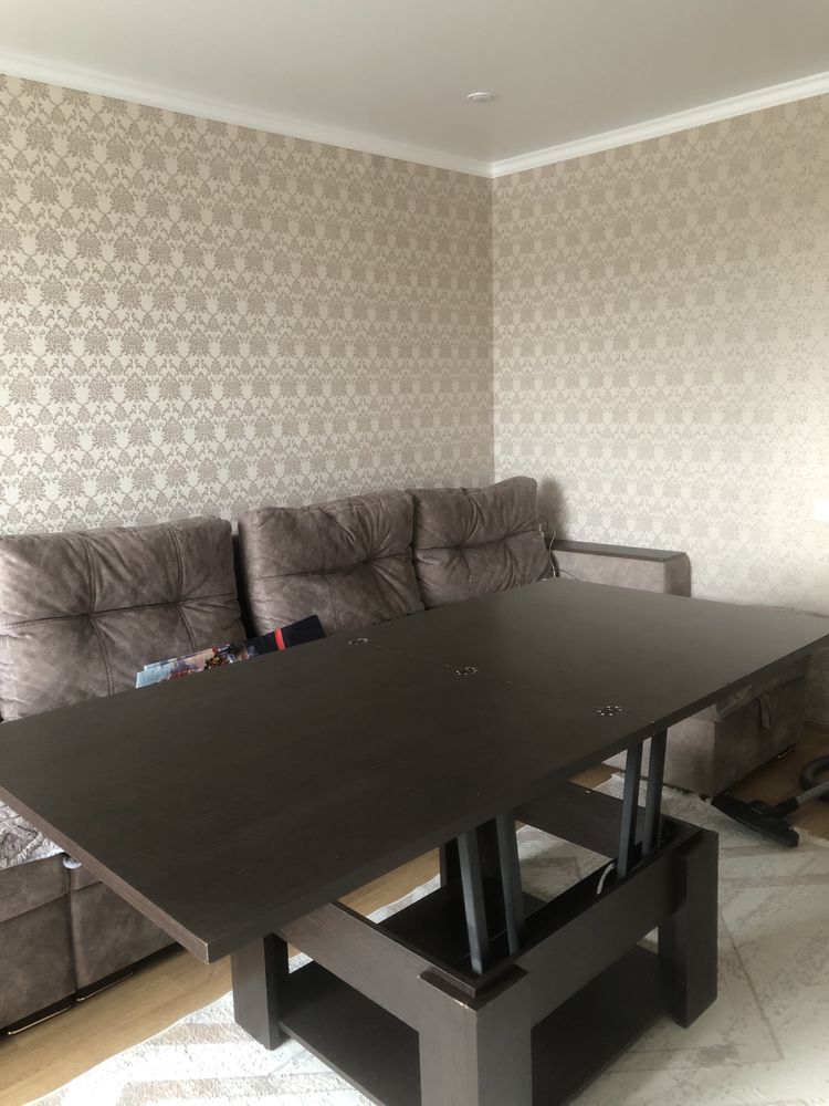 Продам стол раздвижной.
