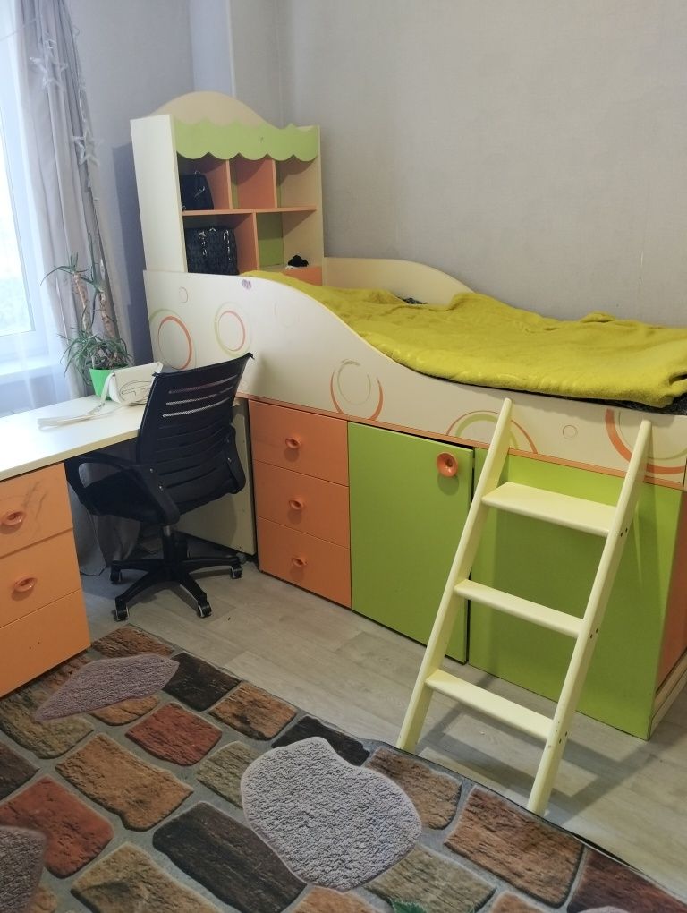Продам мебель в комнату для девочки