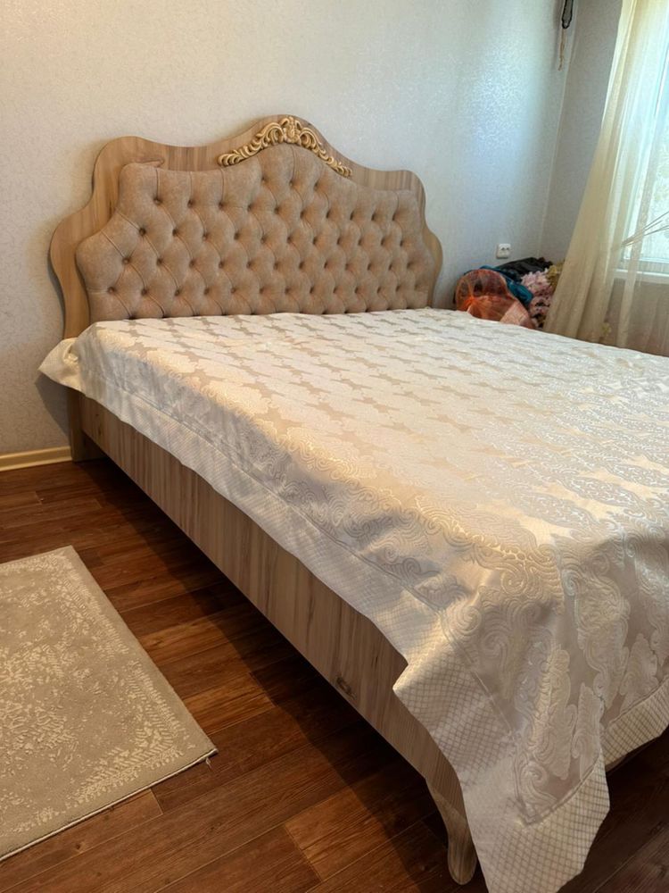 Продается спальный гарнитур