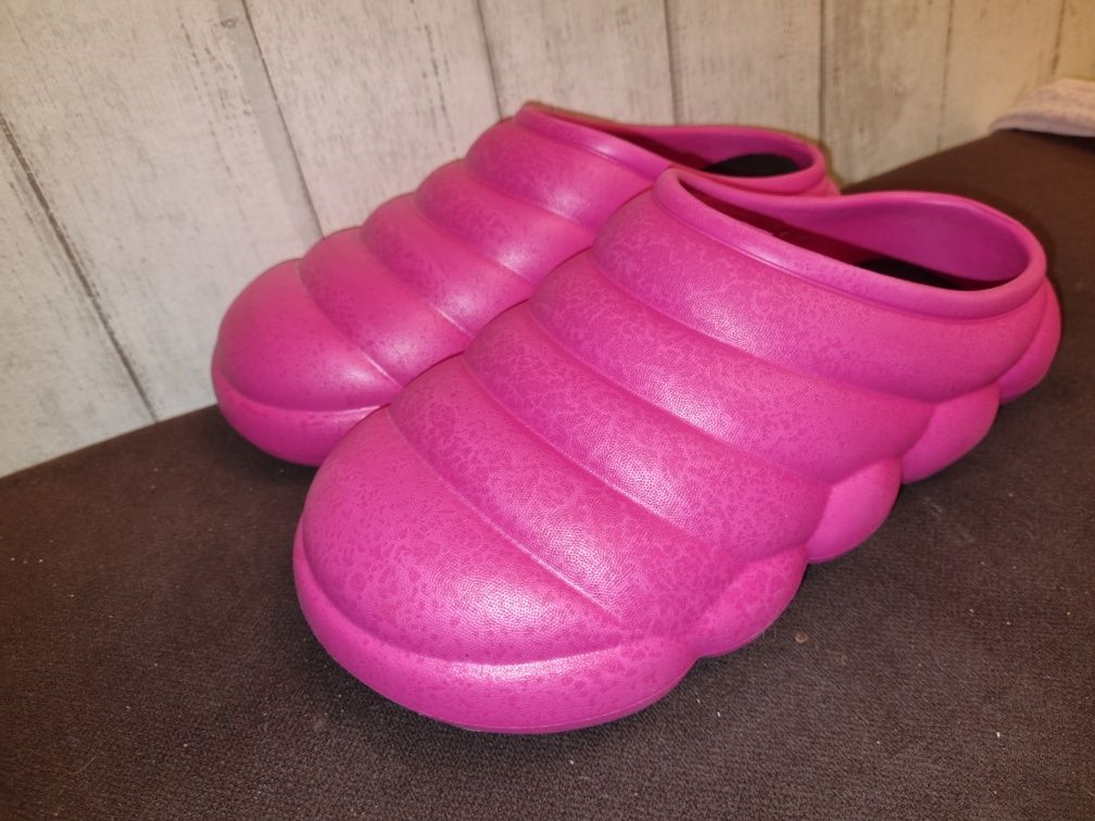 Продам розовые и черные сабо р.38-39