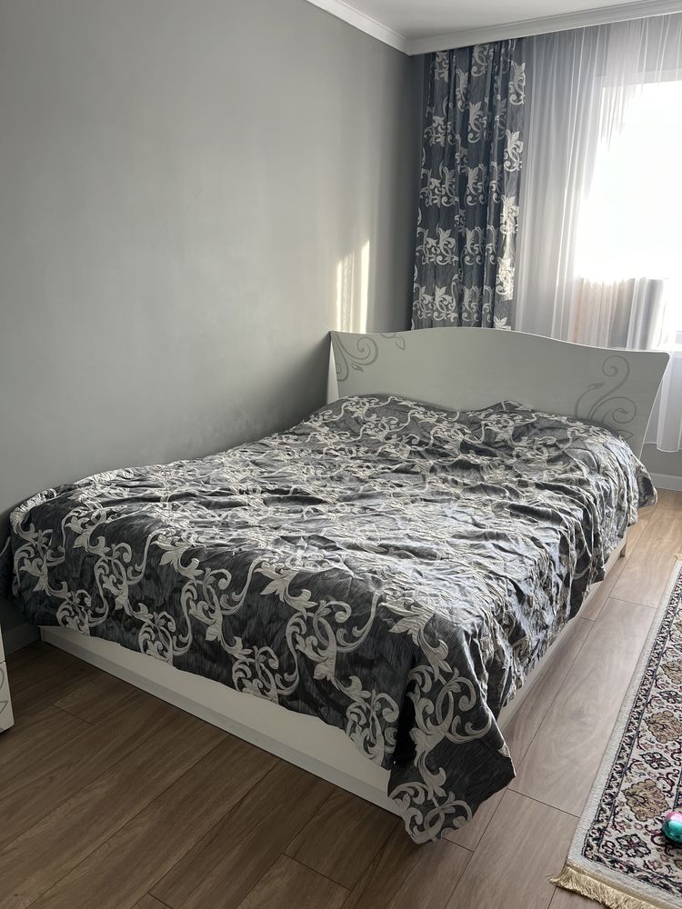 Продам спальный гарнитур