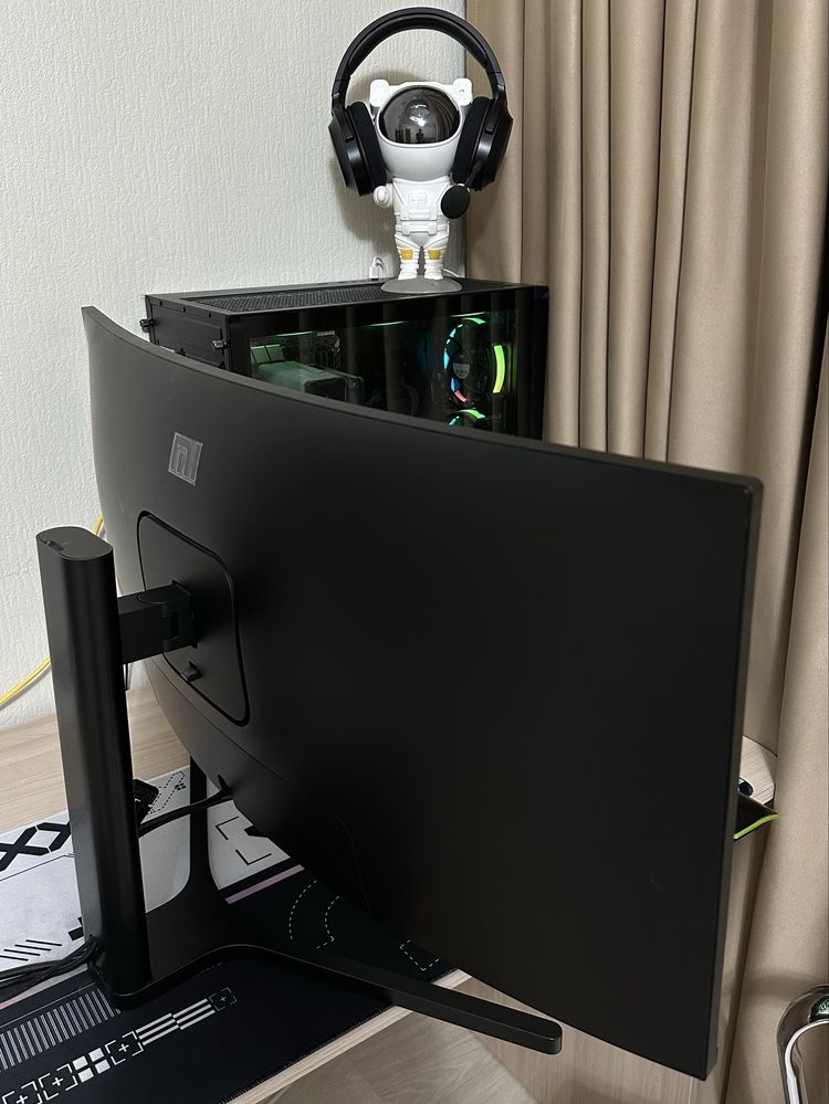 Монитор Xiaomi Mi Curved Gaming XMMNTWQ34