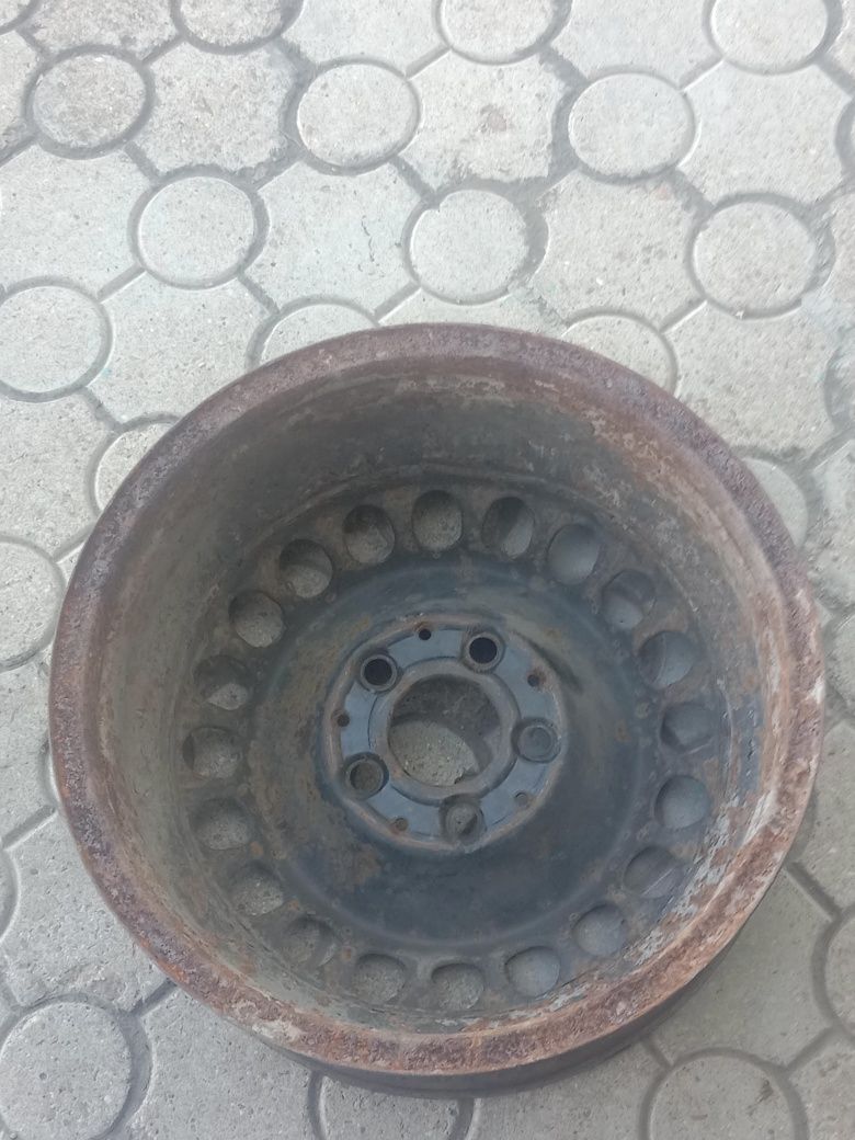 Продам 4 диска на R15,покрышки 4 штуки на 205/60 R15