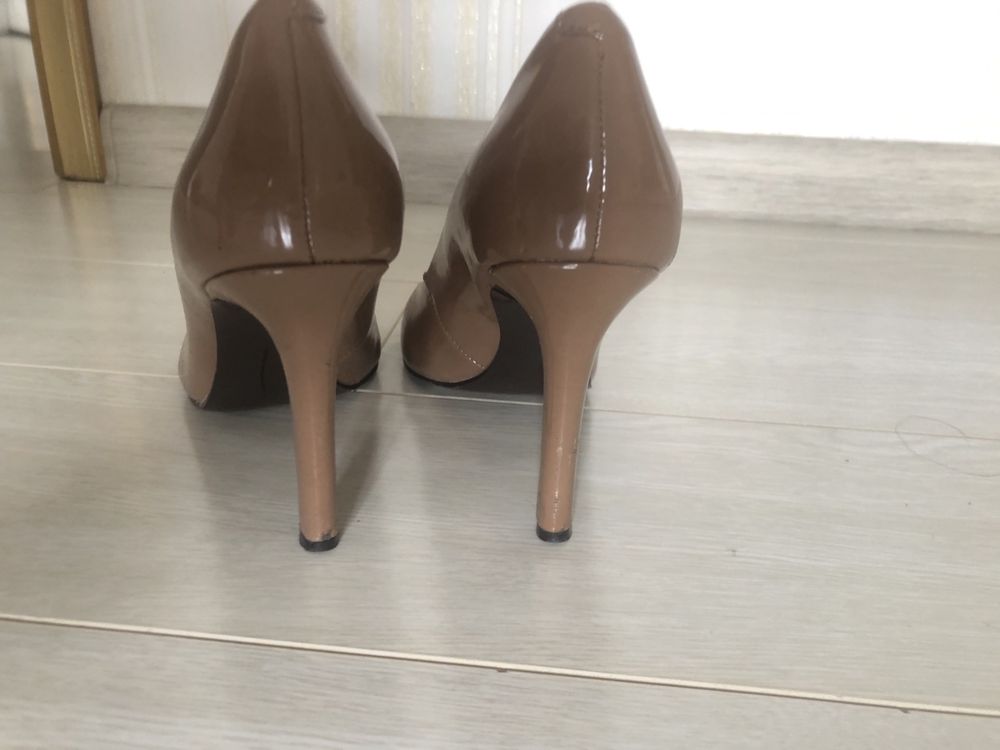 Продам женские туфли