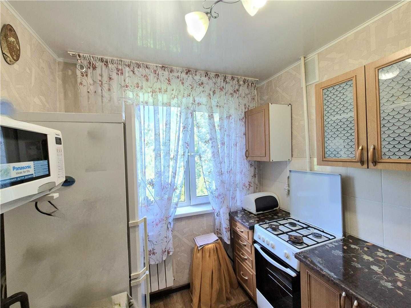 Продам 2 комн квартиру на 6 мкр на 4/5 эт