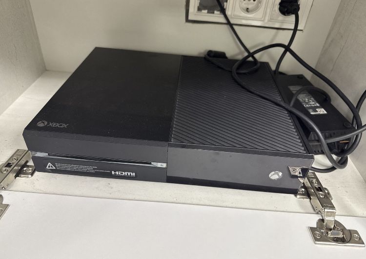 Продается Xbox one (fat) в отличном состочний