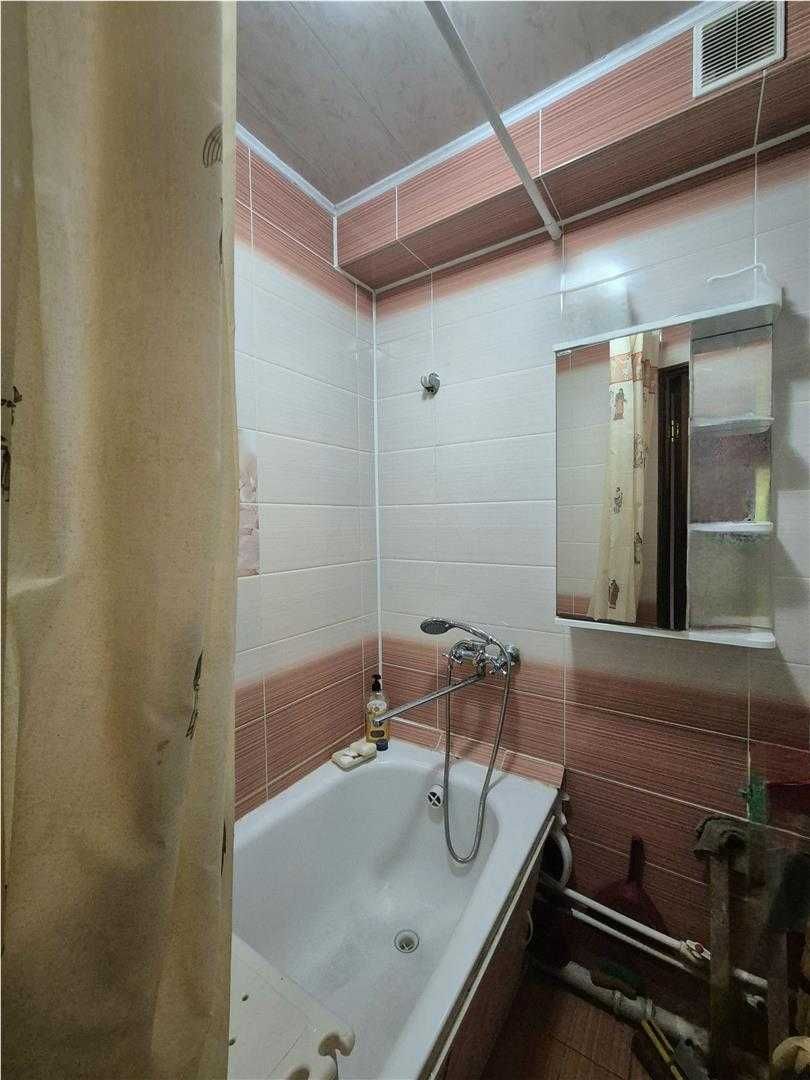 Продам 3-комн квартиру на 6 мкр