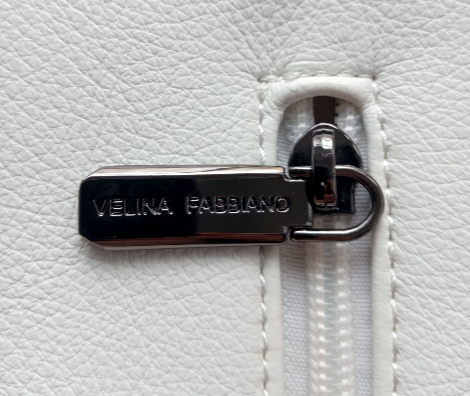 Продам женскую сумку VELINA FABBIANO,