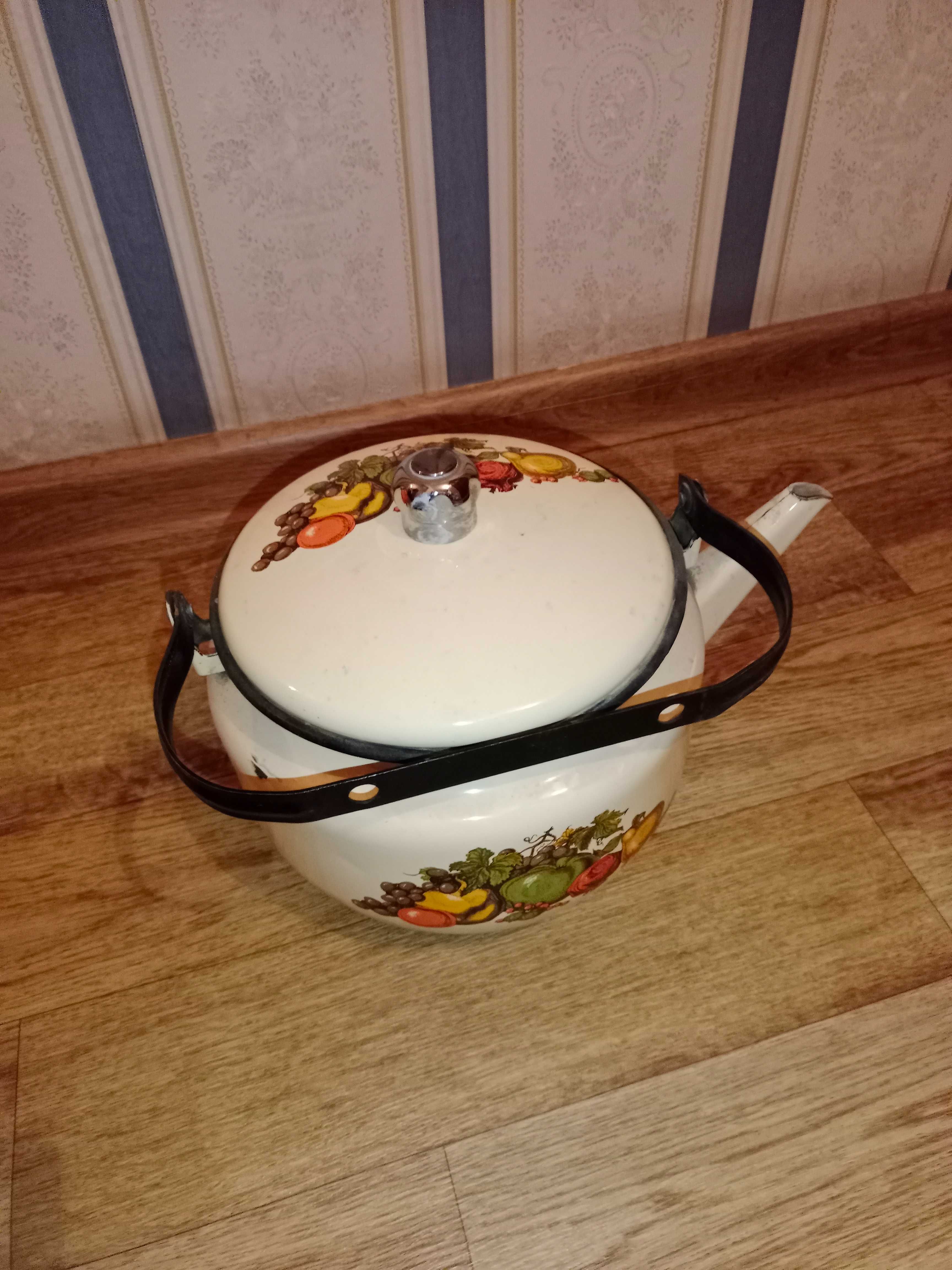 Продам чайник на 3 л в хорошем состоянии