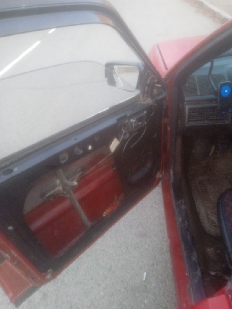 Продам Audi 100 селёдка 1984 года выпуска объём двигателя 2.3