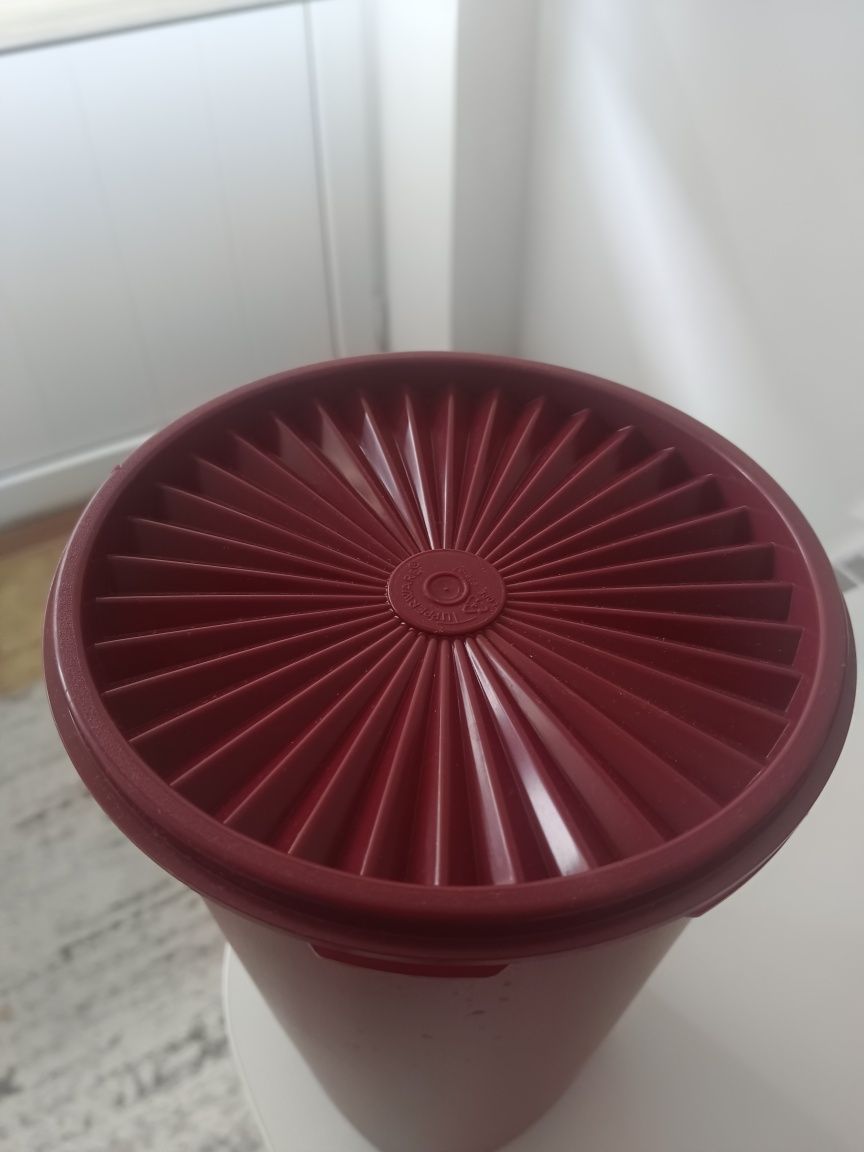 Посуда Tupperware.