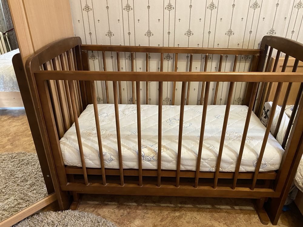 Продам кроватку символически